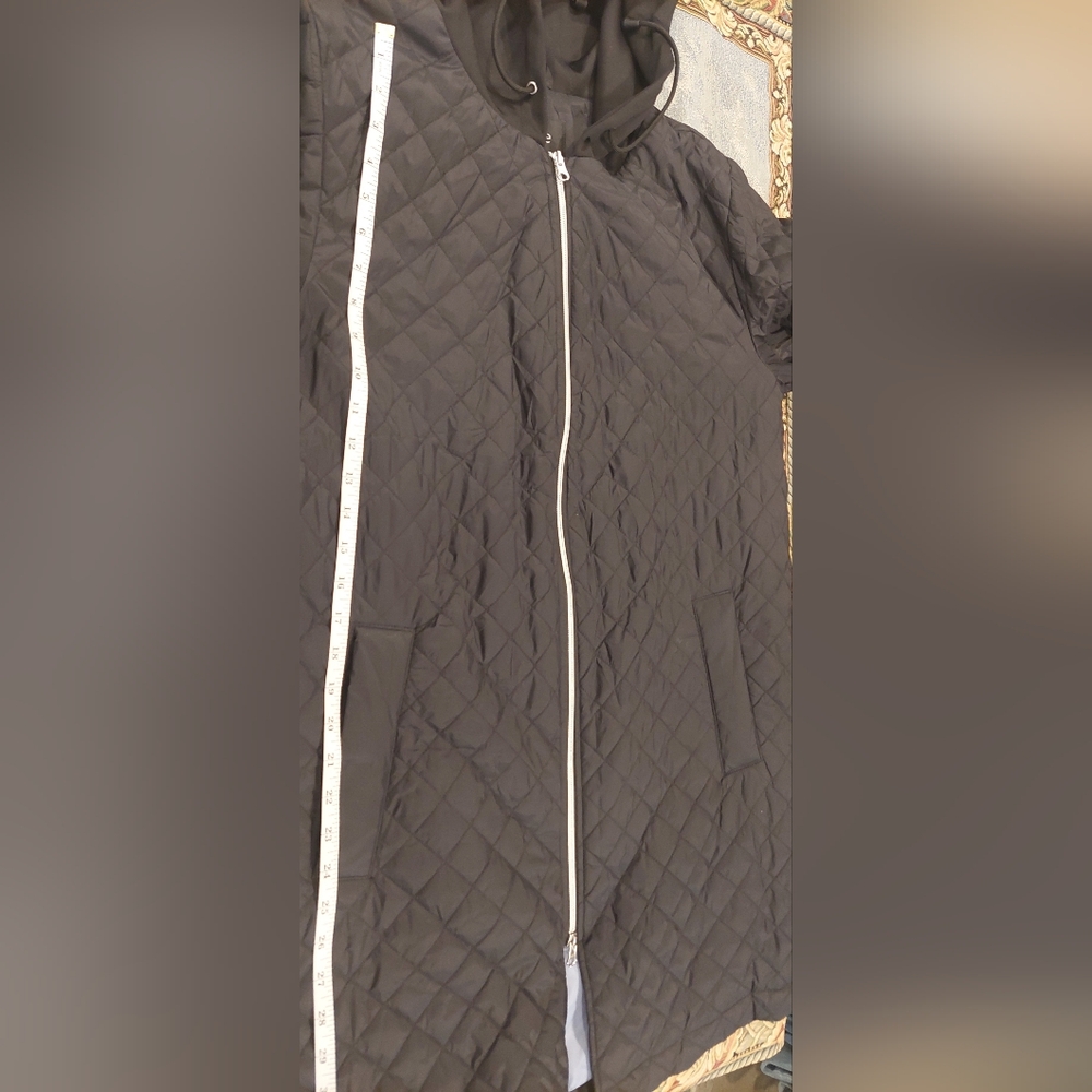 Elegant Black Quilted Hooded Coat - Picture 14 of 15